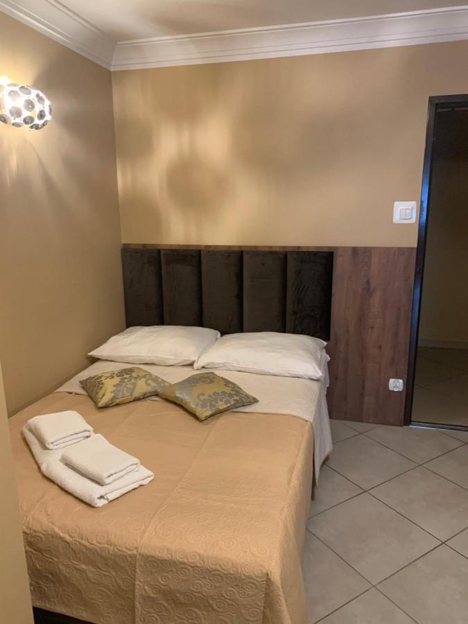 Stratos Bed & Breakfast Леба Екстериор снимка