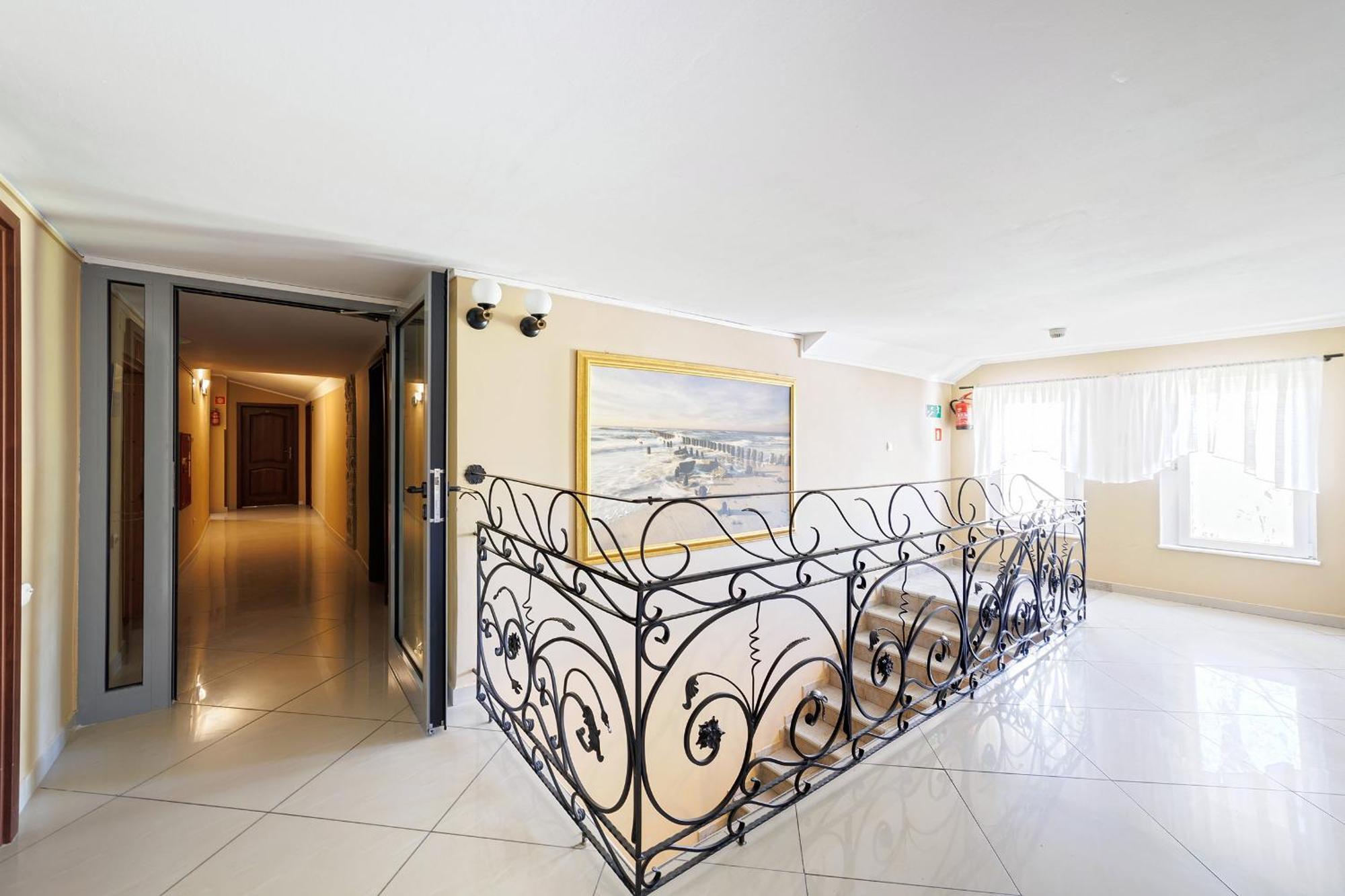 Stratos Bed & Breakfast Леба Екстериор снимка